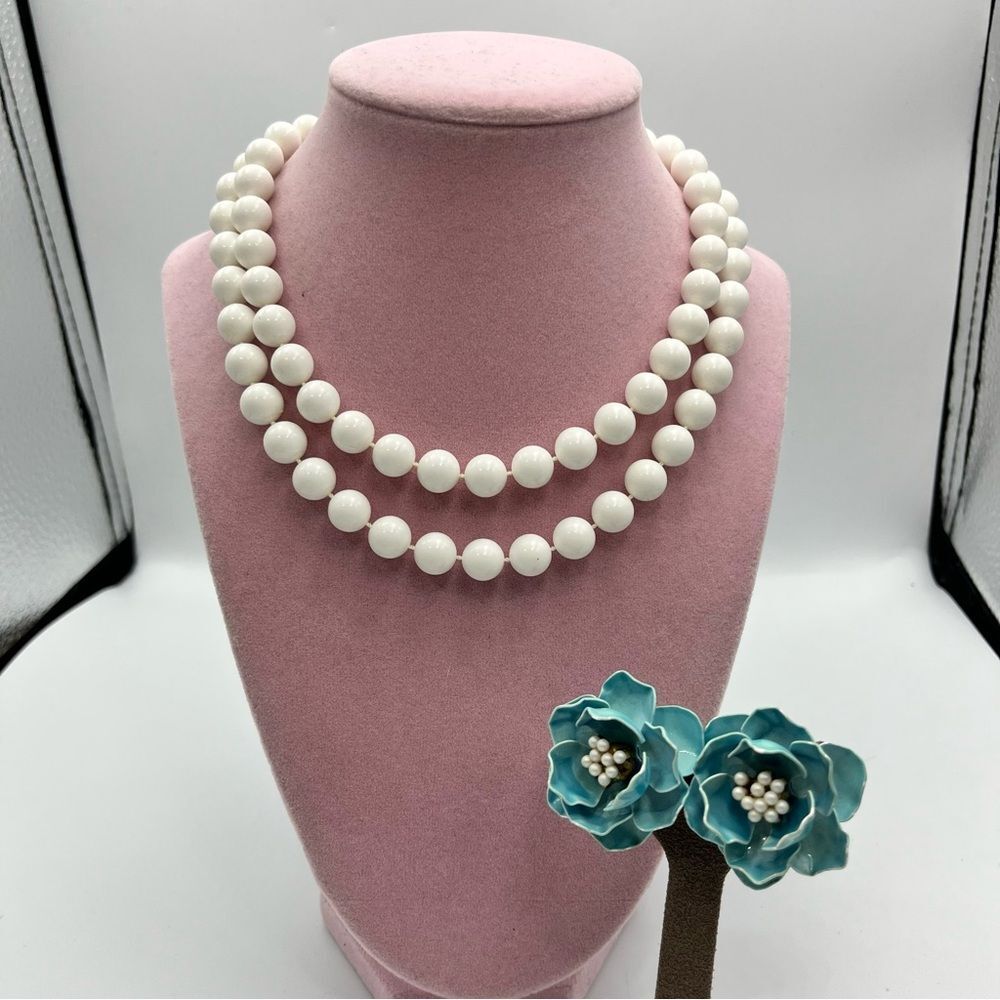 Vintage Blue and White enamel flower Marvella 1960s Necklace and earrings set